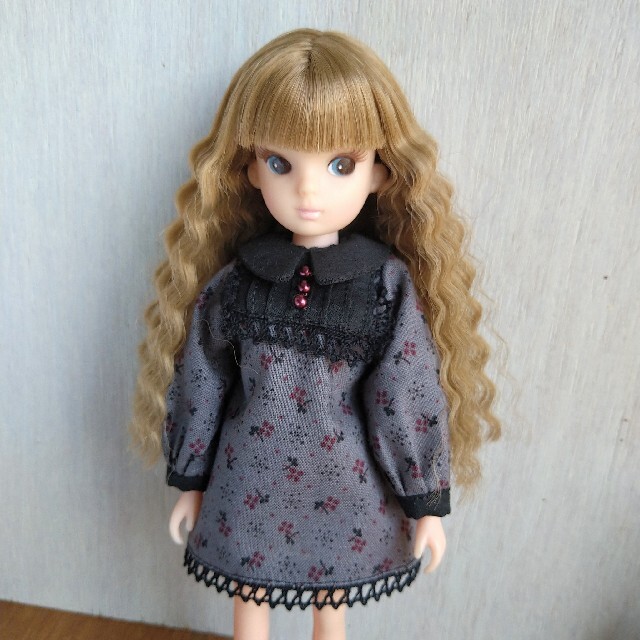 686. 【復刻版初代リカちゃん】グレーのレトロワンピース※リカちゃん ...