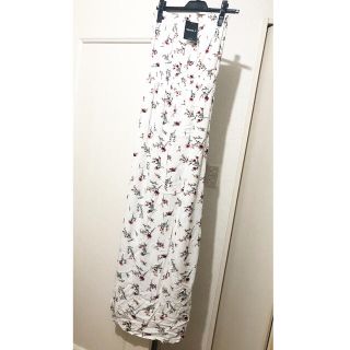 フォーエバートゥエンティーワン(FOREVER 21)の新品未使用タグ付き　forever21 花柄　ベアトップマキシワンピース　(ロングワンピース/マキシワンピース)