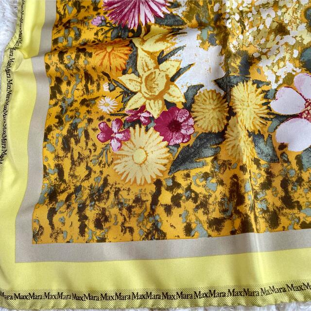 Max Mara(マックスマーラ)の美品　マックスマーラ　スカーフ　大判　94✖️94㎝　花柄 レディースのファッション小物(ストール/パシュミナ)の商品写真