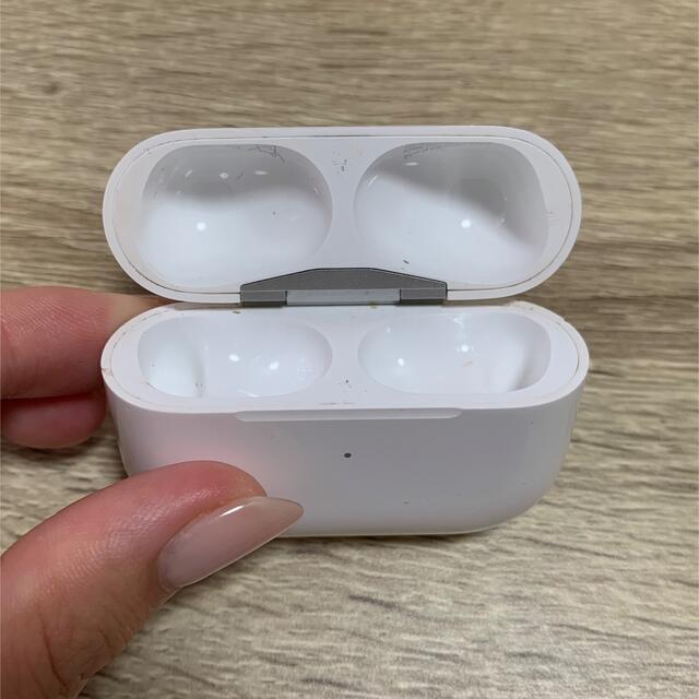 APPLE AirPods Pro ケースのみ スマホ/家電/カメラのオーディオ機器(ヘッドフォン/イヤフォン)の商品写真