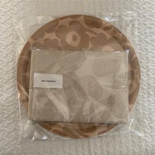 マリメッコ(marimekko)の【marimekko】ウニッコ トレイ＆キッチンタオル 2点セット(テーブル用品)