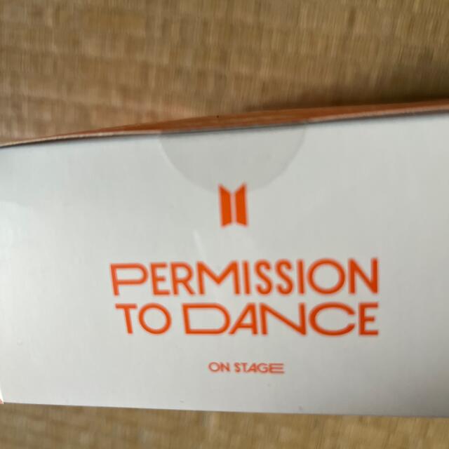 防弾少年団(BTS)(ボウダンショウネンダン)のBTS　PERMISSION TO DANCE PTD 折りたたみ傘　傘 エンタメ/ホビーのタレントグッズ(アイドルグッズ)の商品写真