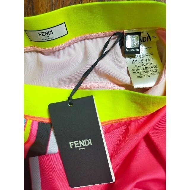 FENDI(フェンディ)のFENDI★パンツ★限定★蛍光ピンクのニッキー・ミナージュコラボ レディースのパンツ(カジュアルパンツ)の商品写真