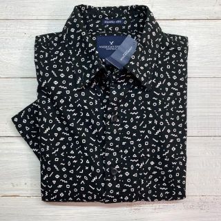 アメリカンイーグル(American Eagle)の新品【メンズXS】★アメリカンイーグル★幾何学模様！目を惹く総柄半袖シャツ/黒白(シャツ)