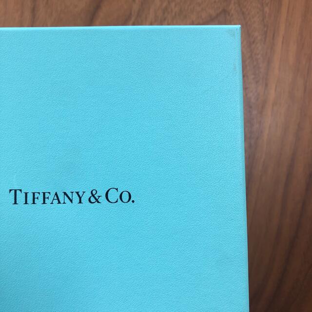 Tiffany & Co.(ティファニー)の【未使用】TIFFANY&Co ブルー リボン マグカップ ボーンチャイナ インテリア/住まい/日用品のキッチン/食器(グラス/カップ)の商品写真