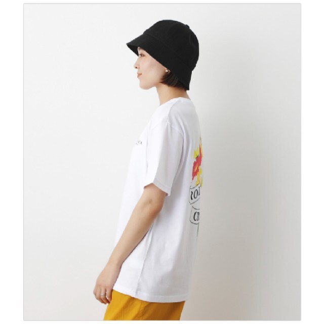 RODEO CROWNS WIDE BOWL(ロデオクラウンズワイドボウル)のRCWB RIBBON FLOWER Tシャツ レディースのトップス(Tシャツ(半袖/袖なし))の商品写真