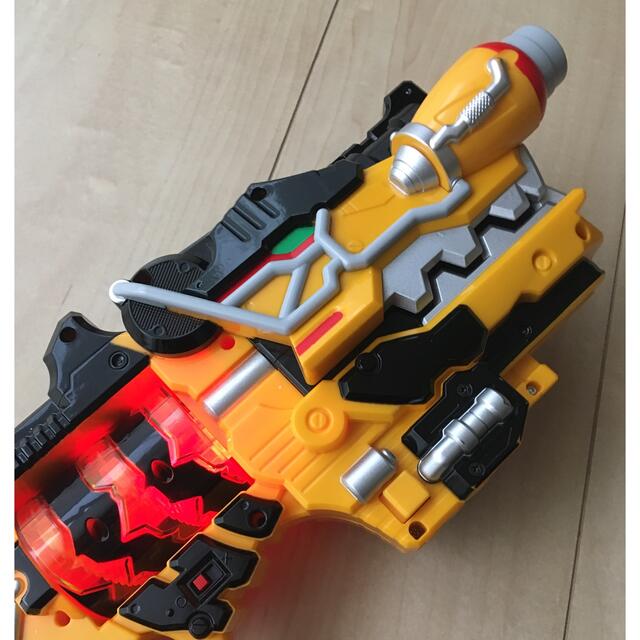 BANDAI(バンダイ)の変身銃　ガブリボルバー　バンダイ社 エンタメ/ホビーのフィギュア(特撮)の商品写真