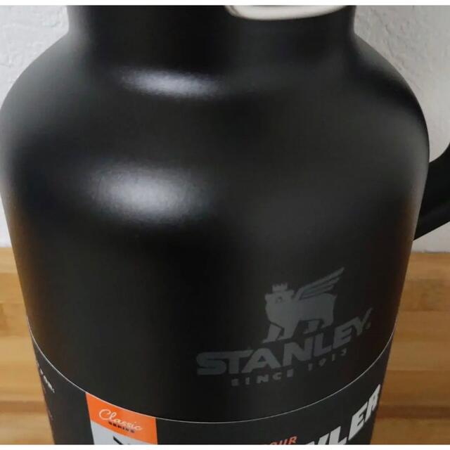 Stanley(スタンレー)の正規品【新品・送料込】スタンレー真空グロウラー 1.9L　マットブラック インテリア/住まい/日用品のキッチン/食器(タンブラー)の商品写真