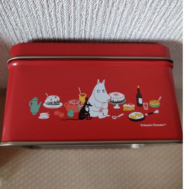 MOOMIN(ムーミン)の【即日発送】新品■ムーミン　立体お菓子缶&レザー調ポシェット■2点セット エンタメ/ホビーのおもちゃ/ぬいぐるみ(キャラクターグッズ)の商品写真