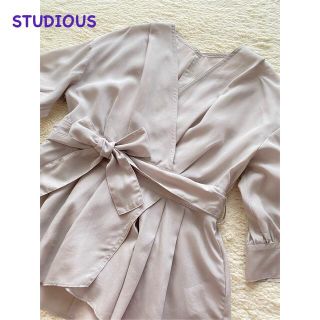 ステュディオス(STUDIOUS)の最終sale✦︎新品✦︎STUDIOS❤︎カシュクールブラウス❤︎ライトグレー(シャツ/ブラウス(半袖/袖なし))