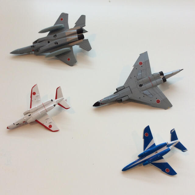 戦闘機など 4機 エンタメ/ホビーのおもちゃ/ぬいぐるみ(模型/プラモデル)の商品写真