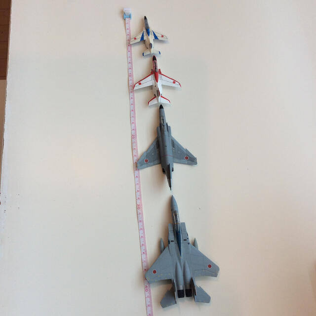 戦闘機など 4機 エンタメ/ホビーのおもちゃ/ぬいぐるみ(模型/プラモデル)の商品写真