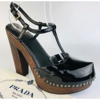 プラダ(PRADA)の美品★PRADA・パテントレザー スタッズ チャンキーヒール サンダル(37)(サンダル)