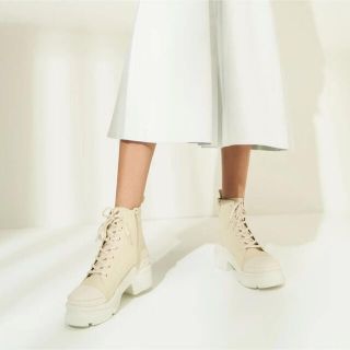 チャールズアンドキース(Charles and Keith)のCHARLES & KEITH  キャンバス ハイトップスニーカー(スニーカー)