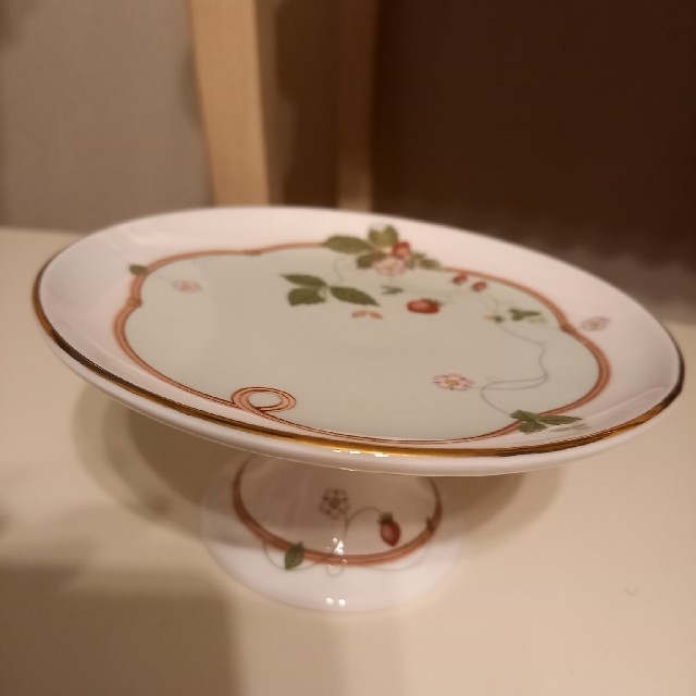 Wedgewood ワイルドストロベリーベリー ケーキスタンド小