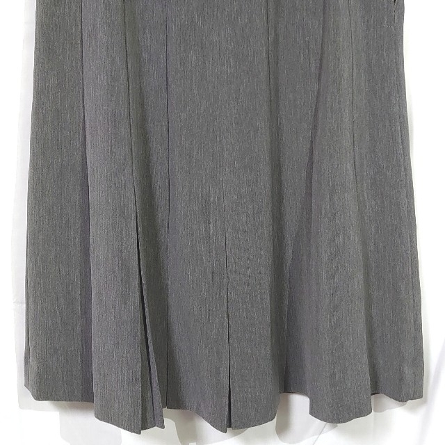 三越(ミツコシ)の三越 裾ボックスプリーツスカート ウエスト76 丈70 グレー 17号 レディースのスカート(ひざ丈スカート)の商品写真