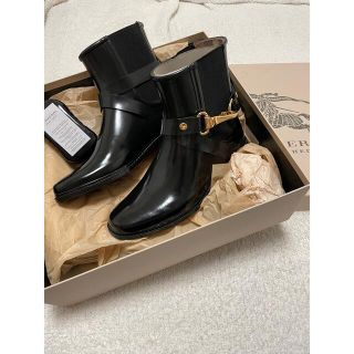 BURBERRY(レインブーツ/長靴)のフリマアイテム一覧 BURBERRY(レインブーツ/長靴)のフリマアイテム一覧