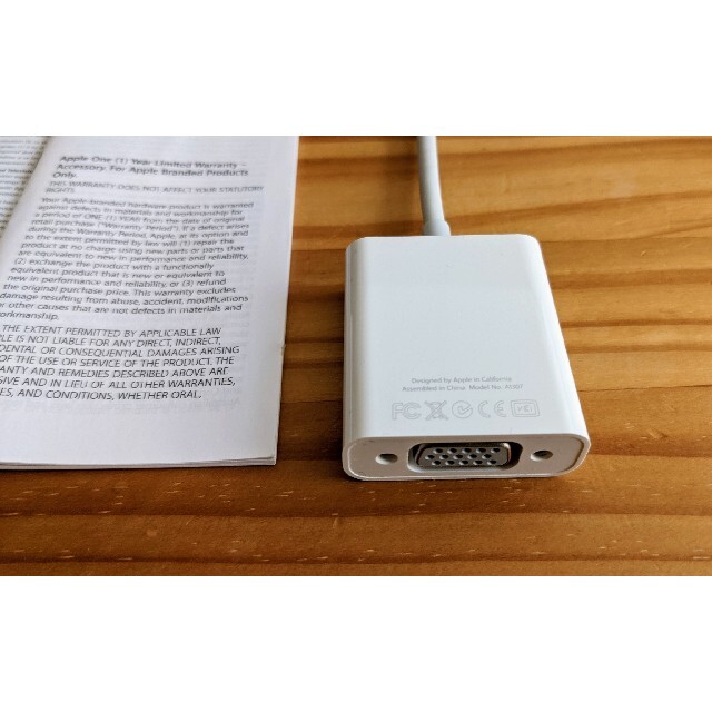 Apple(アップル)のApple純正 Mini DisplayPort - VGAアダプタ スマホ/家電/カメラのPC/タブレット(PC周辺機器)の商品写真