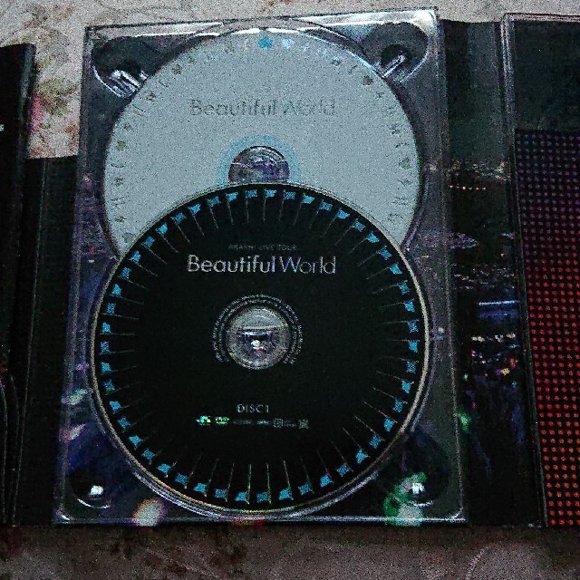 嵐(アラシ)のARASHI　LIVE　TOUR　Beautiful　World（初回限定盤） エンタメ/ホビーのDVD/ブルーレイ(舞台/ミュージカル)の商品写真