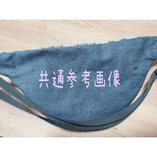 カーキ 英字 大きめクロスボディバッグとぷっくりポーチ 2点セット ハンドメイド