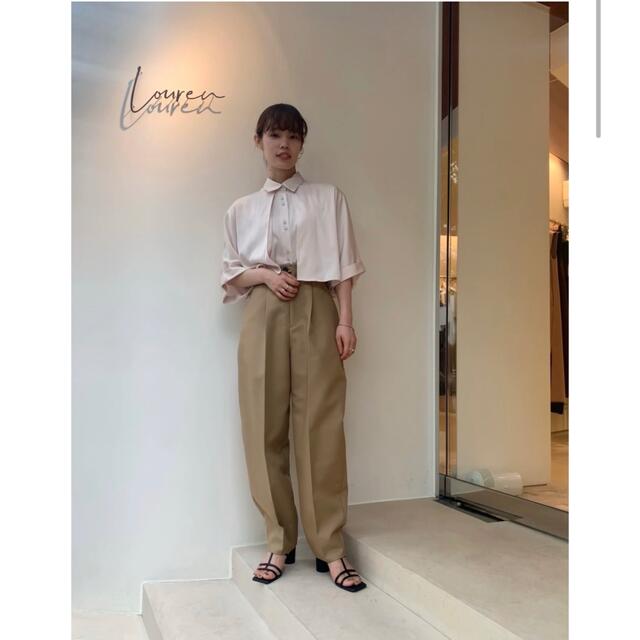 louren peachskin satin shirt レディースのトップス(シャツ/ブラウス(半袖/袖なし))の商品写真