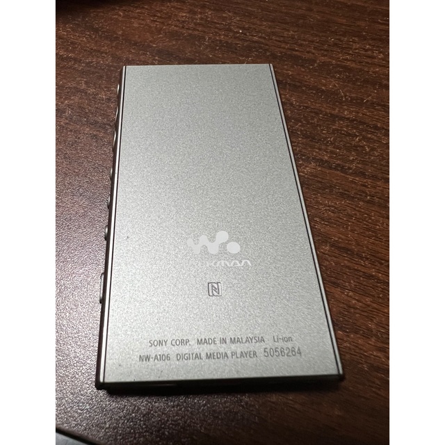 WALKMAN(ウォークマン)のSONY WALKMAN（ウォークマン）NW-A106 アッシュグリーン スマホ/家電/カメラのオーディオ機器(ポータブルプレーヤー)の商品写真