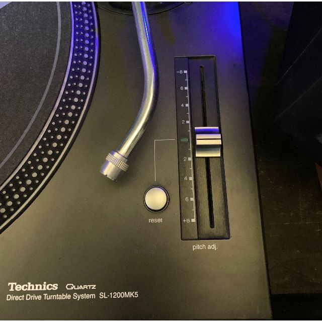 Technics ターンテーブル　SL-1200MK5ブラック 楽器のDJ機器(ターンテーブル)の商品写真