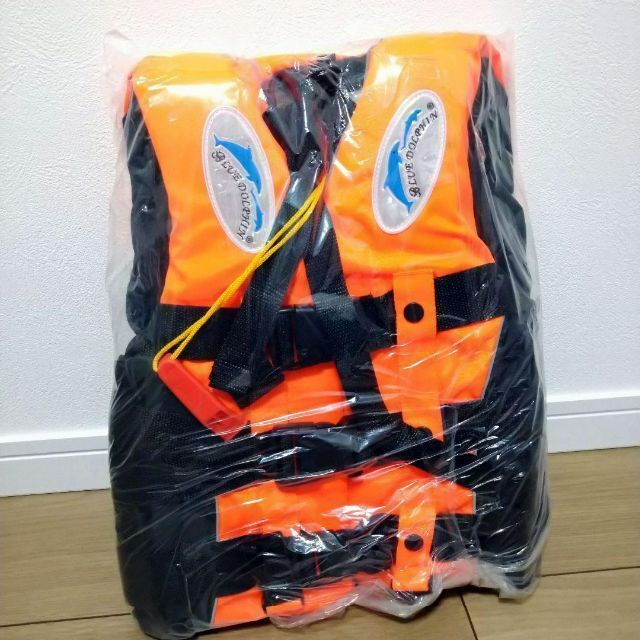 ♥️釣りやアウトドアに♥️ライフジャケット　キッズ　ベスト　救命胴衣　オレンジ スポーツ/アウトドアのフィッシング(ウエア)の商品写真
