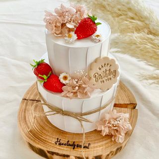 苺とくすみピンク紫陽花のクレイケーキ♡の通販 by mame's shop|ラクマ