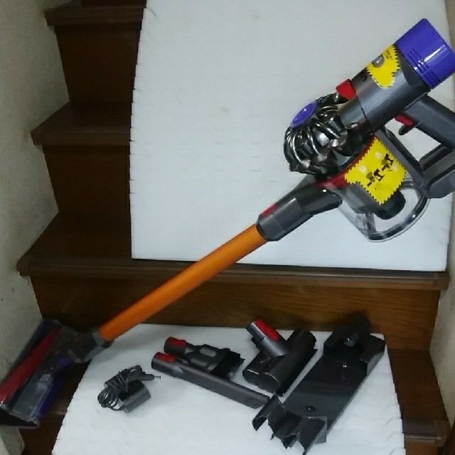 Dyson(ダイソン)のショートパイプ仕様 dyson ダイソン V8 FF コードレス掃除機 スマホ/家電/カメラの生活家電(掃除機)の商品写真