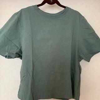 ユニクロ(UNIQLO)のグリーンTシャツ　ユニクロ(Tシャツ(半袖/袖なし))