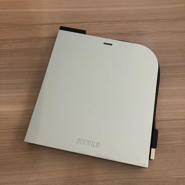 Buffalo(バッファロー)のBUFFALO ポータブルDVDドライブ DVSM-PT58U2V-SVD スマホ/家電/カメラのPC/タブレット(PC周辺機器)の商品写真