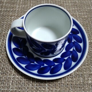 ハクサントウキ(白山陶器)のHAKUSAN ハンドメイド ルリ木の葉 コーヒーカップ&ソーサー(食器)