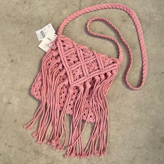 キャセリーニ(Casselini)の新品 マクラメ編み ショルダーバッグ PINK BOHO ヒッピー サーフ系(ショルダーバッグ)