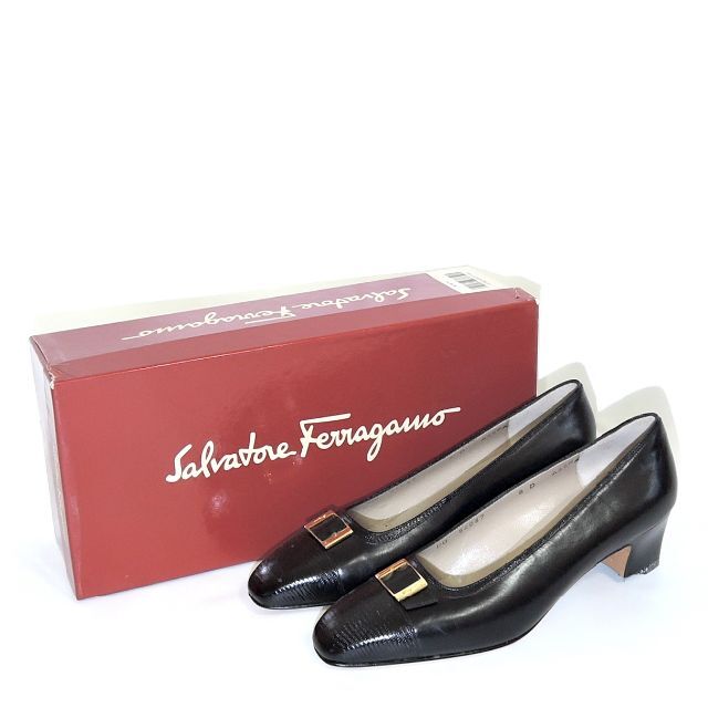 Salvatore Ferragamo(サルヴァトーレフェラガモ)のサルヴァトーレ フェラガモ LILLA  ベルト金具 レザー ヒール パンプス レディースの靴/シューズ(ハイヒール/パンプス)の商品写真