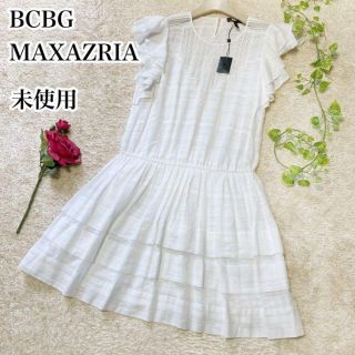 ビーシービージーマックスアズリア(BCBGMAXAZRIA)のタグ付き♡BCBG MAXAZRIA コットン フリル ギャザーワンピース 白(ひざ丈ワンピース)