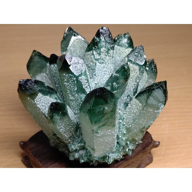 水晶 776g クォーツ クラスター 原石 鑑賞石 自然石 誕生石 宝石 鉱物