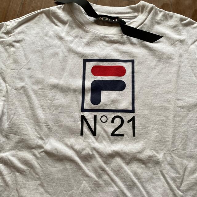 N°21(ヌメロヴェントゥーノ)のヌメロ✖︎フィラTシャツ😊白美品✨✨ レディースのトップス(Tシャツ(半袖/袖なし))の商品写真