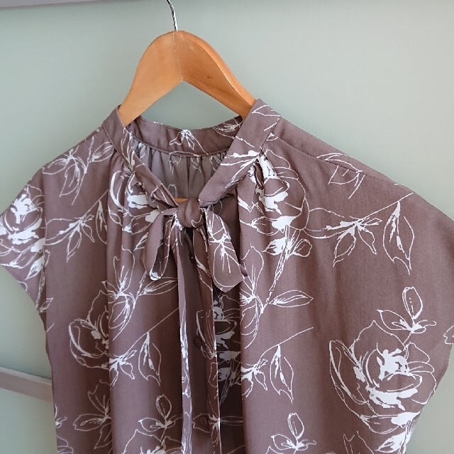 ikka(イッカ)のikka 花柄2wayブラウス レディースのトップス(シャツ/ブラウス(半袖/袖なし))の商品写真
