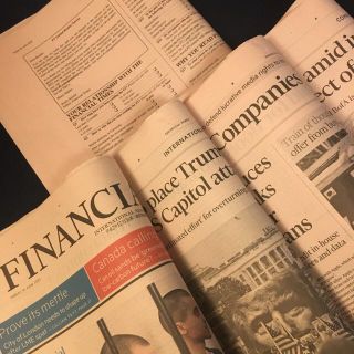 英字新聞FT サーモンピンク色　　　　　　　　18頁(見開き4枚＋半裁1枚)(印刷物)