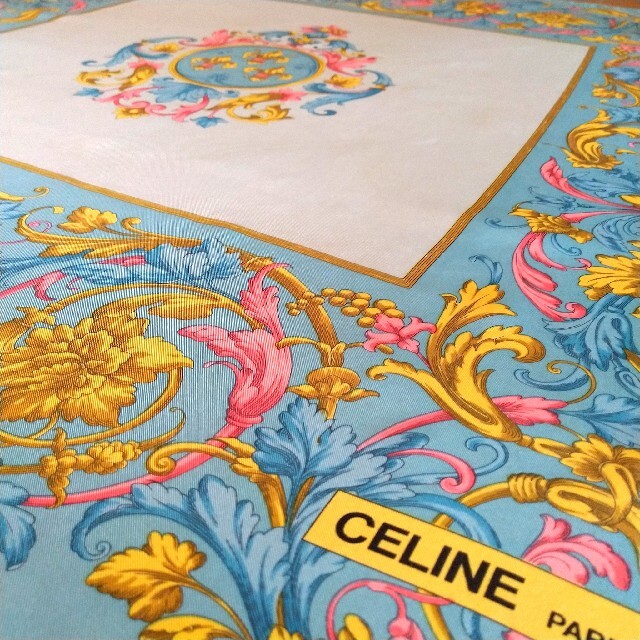 celine(セリーヌ)のCELINE 大判 シルク スカーフ レディースのファッション小物(バンダナ/スカーフ)の商品写真