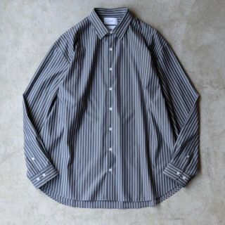 コモリ(COMOLI)の+81別注 22SSKAN02GRAY STRIPE kanemasa(シャツ)