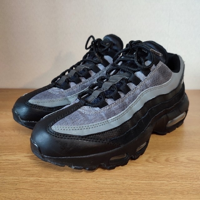 NIKE(ナイキ)の美品 大人気 NIKE AIR MAX 95 ESSENTIAL レディースの靴/シューズ(スニーカー)の商品写真