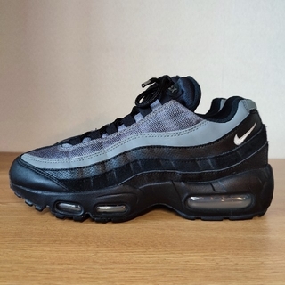 NIKE - 美品 大人気 NIKE AIR MAX 95 ESSENTIALの通販 by Live ...