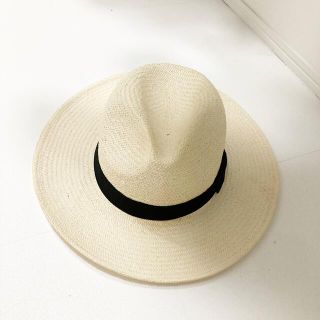 ザラ(ZARA)の二回使用　ZARA ベーシック　ストローハット　麦わら帽(麦わら帽子/ストローハット)