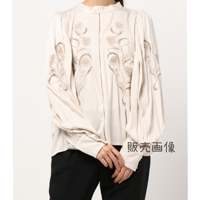 Ameri  LADY EMBROIDERY PUFF BLOUSE