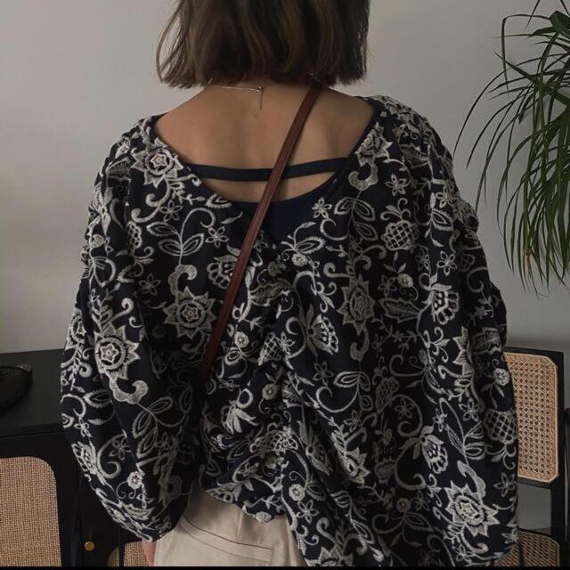 アメリsouffle round blouse