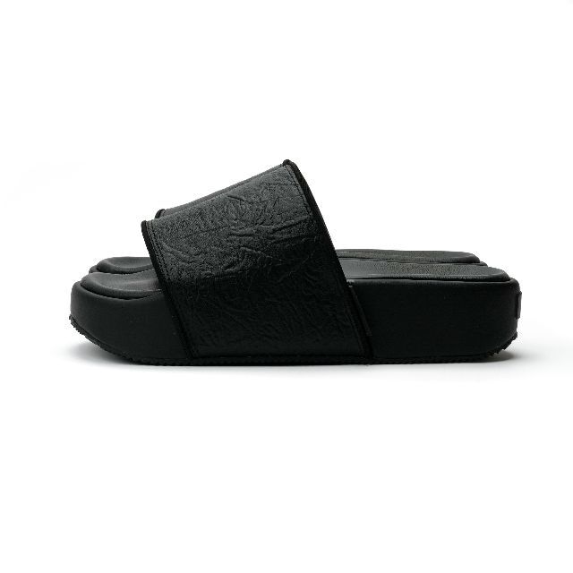 Y-3(ワイスリー)の新品 Y-3 SLIDES 27.5cm メンズの靴/シューズ(サンダル)の商品写真