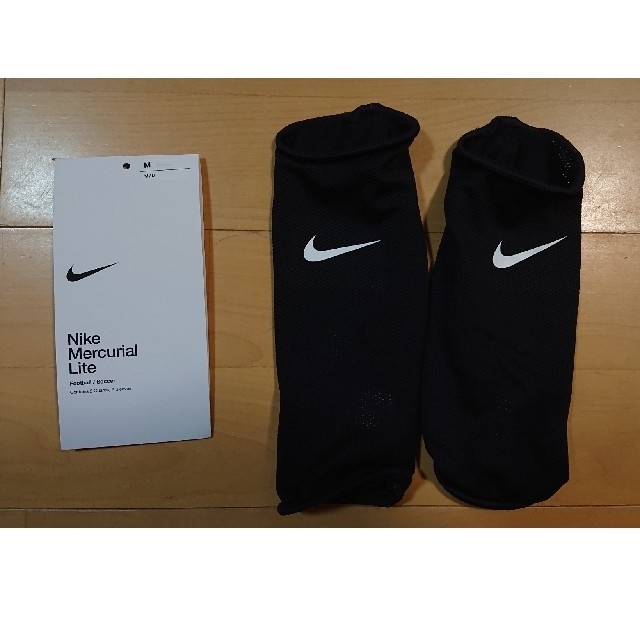 NIKE(ナイキ)のナイキ シンガードMのスリーブのみ NIKE Mercurial Lite スポーツ/アウトドアのサッカー/フットサル(その他)の商品写真