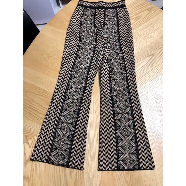 Ameri VINTAGE(アメリヴィンテージ)のUND HERRINGBONE JACQUARD KNIT PANTS レディースのパンツ(カジュアルパンツ)の商品写真